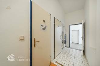 Thumbnail von Prostorná kancelář se 3 místnostmi, velkými skladovacími prostory a vlastním vjezdem, v blízkosti Landstraße