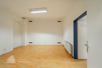 Thumbnail von Prostorná kancelář se 3 místnostmi, velkými skladovacími prostory a vlastním vjezdem, v blízkosti Landstraße