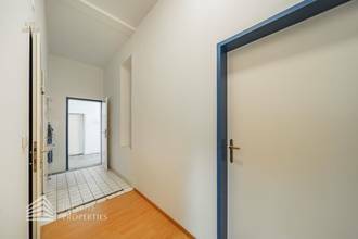 Thumbnail von Prostorná kancelář se 3 místnostmi, velkými skladovacími prostory a vlastním vjezdem, v blízkosti Landstraße