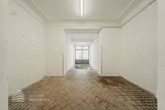 Geräumiges 3-Zimmer Büro mit großen Lagerräumen und eigener Einfahrt, Nähe Landstraße