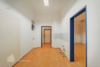 Thumbnail von Prostorná kancelář se 3 místnostmi, velkými skladovacími prostory a vlastním vjezdem, v blízkosti Landstraße