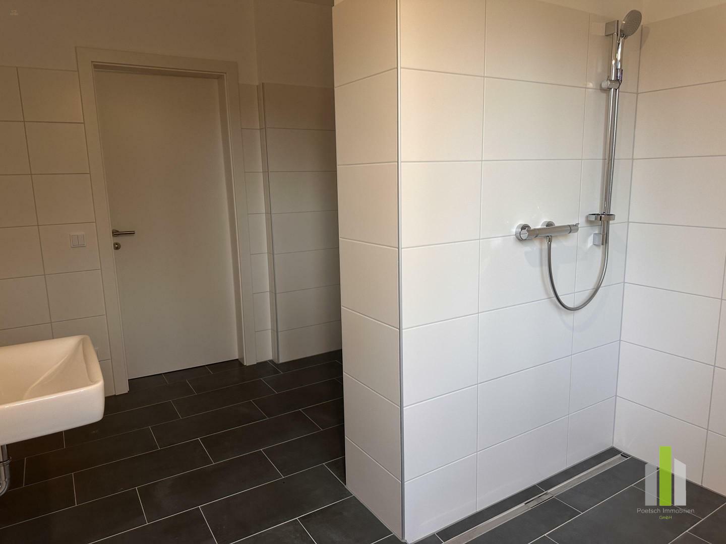 Thumbnail von Leben in Seenähe – Moderne 2-Zimmer-Wohnung mit Terrasse & Grünstreifen