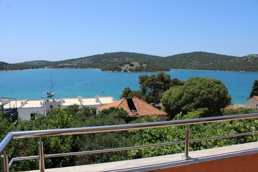 Wohnung im Erdgeschoss mit wunderschönem Meerblick