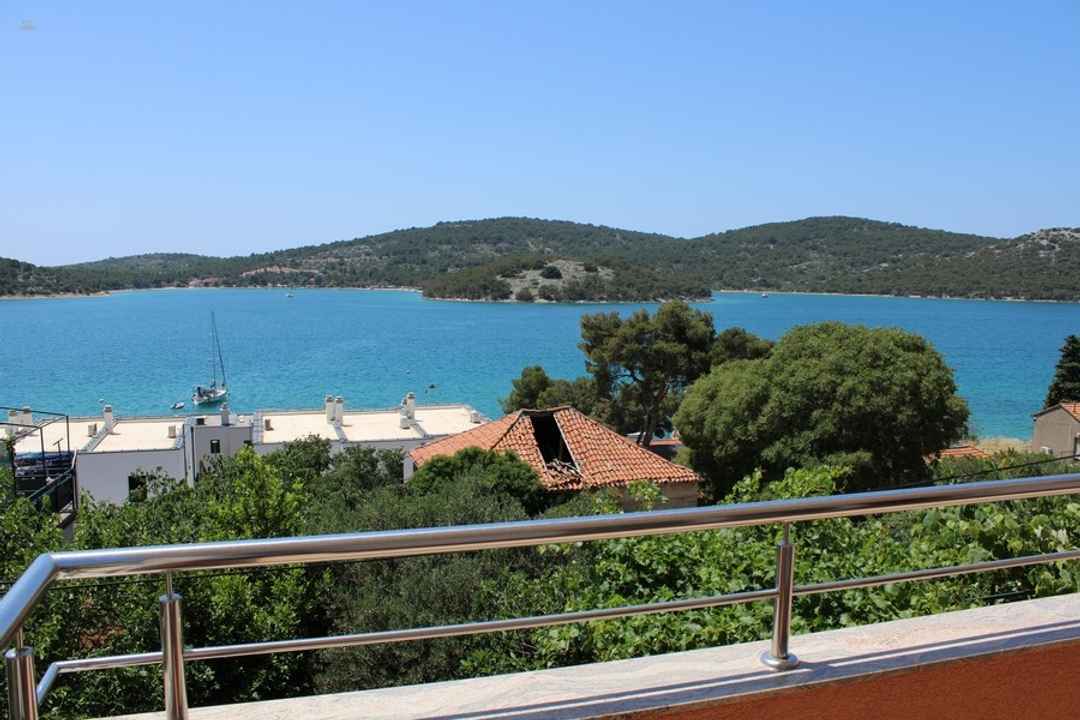 Wohnung im Erdgeschoss mit wunderschönem Meerblick