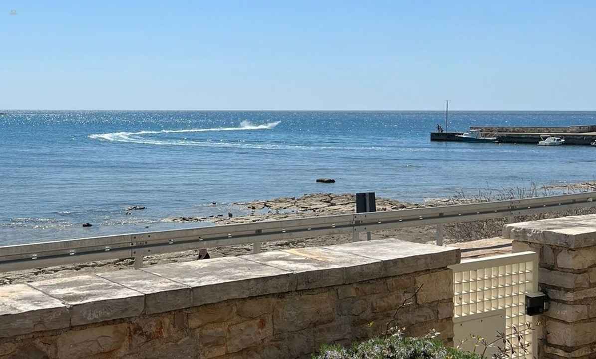 Appartamento duplex direttamente sul mare, regione di Umag
