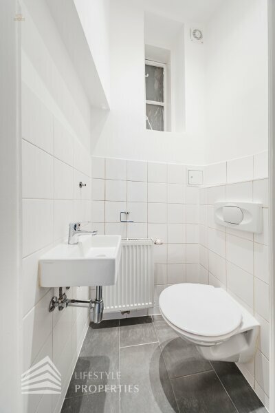 Thumbnail von Grosszügige helle 2-Zimmer Altbau-Wohnung in zentraler Lage