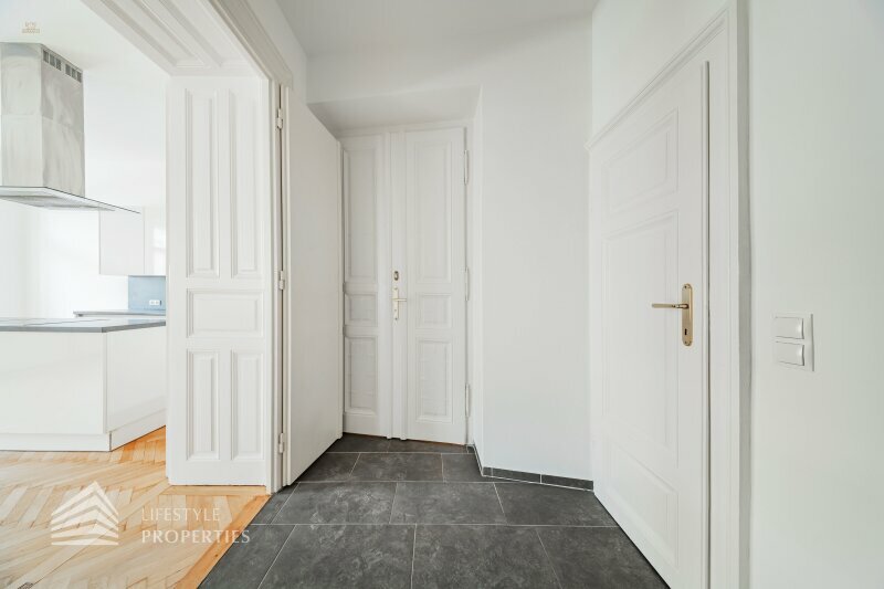 Thumbnail von Grosszügige helle 2-Zimmer Altbau-Wohnung in zentraler Lage