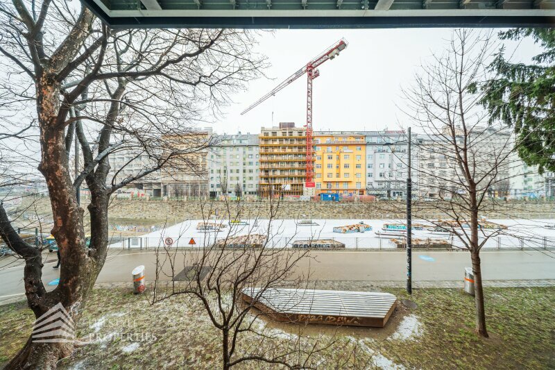 Thumbnail von Grosszügige helle 2-Zimmer Altbau-Wohnung in zentraler Lage