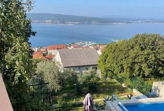 Haus mit vier Wohneinheiten, Pool und Meerblick