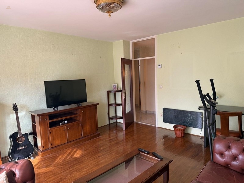 Thumbnail von Wohnung mit Blick auf Stadt und Meer