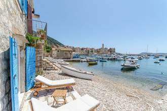 Thumbnail von Kumsalın hemen yanında şirin taş ev