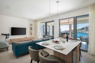 Thumbnail von Luxusvilla mit Infinity-Pool direkt am Meer, Region Rogoznica