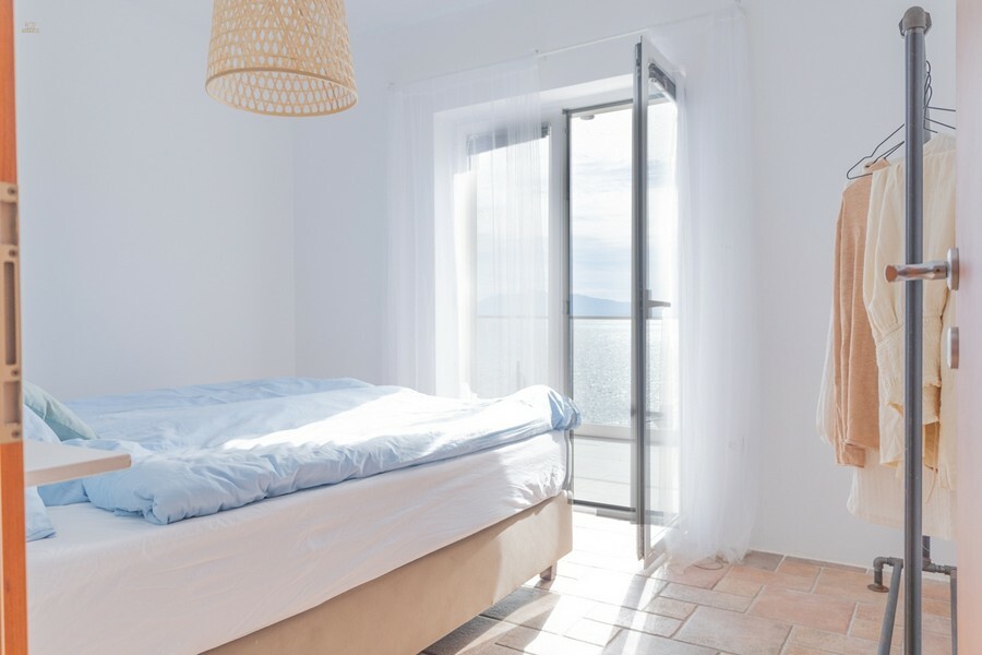 Thumbnail von Mediterranes Haus in außergewöhnlicher Lage direkt am Meer, Insel Hvar