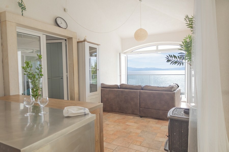 Thumbnail von Mediterranes Haus in außergewöhnlicher Lage direkt am Meer, Insel Hvar