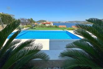 Thumbnail von Moderne Villa mit Pool und Meerblick