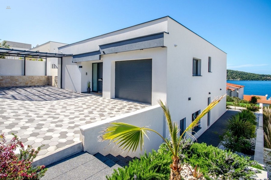 Thumbnail von Moderne Villa mit Pool und Meerblick