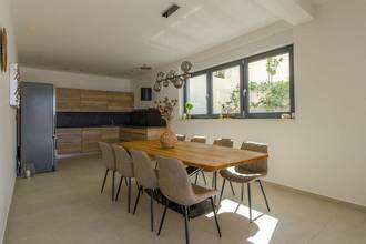 Thumbnail von Moderne Villa mit Pool und Meerblick