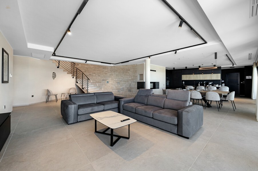 Thumbnail von Luxusní vila s nekonečným bazénem a výhledem na moře v klidné lokalitě