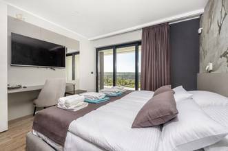 Thumbnail von Luksusowa willa z basenem infinity i widokiem na morze w spokojnej okolicy