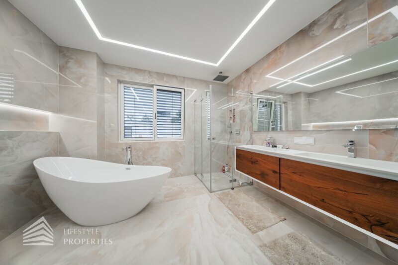 Thumbnail von Grandiose Luxusvilla mit Pool - Ihr Rückzugsort Nähe Wienerberg