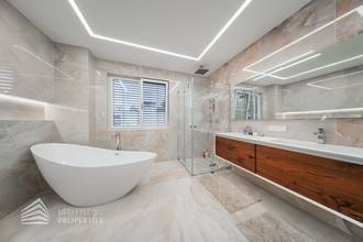 Thumbnail von Grandiose Luxusvilla mit Pool - Ihr Rückzugsort Nähe Wienerberg