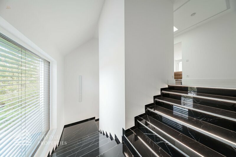 Thumbnail von Grandiose Luxusvilla mit Pool - Ihr Rückzugsort Nähe Wienerberg