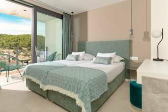 Thumbnail von Moderne Luxusvilla mit Panoramablick auf den Ortskern und die Bucht