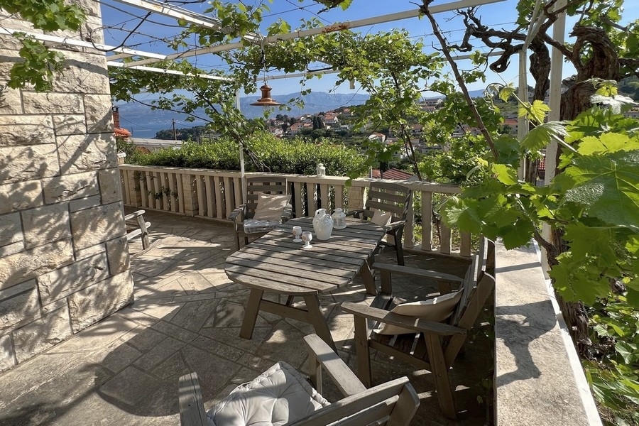 Thumbnail von Charmantes Haus mit vier Wohnungen und Meerblick