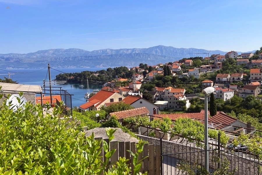 Charmantes Haus mit vier Wohnungen und Meerblick