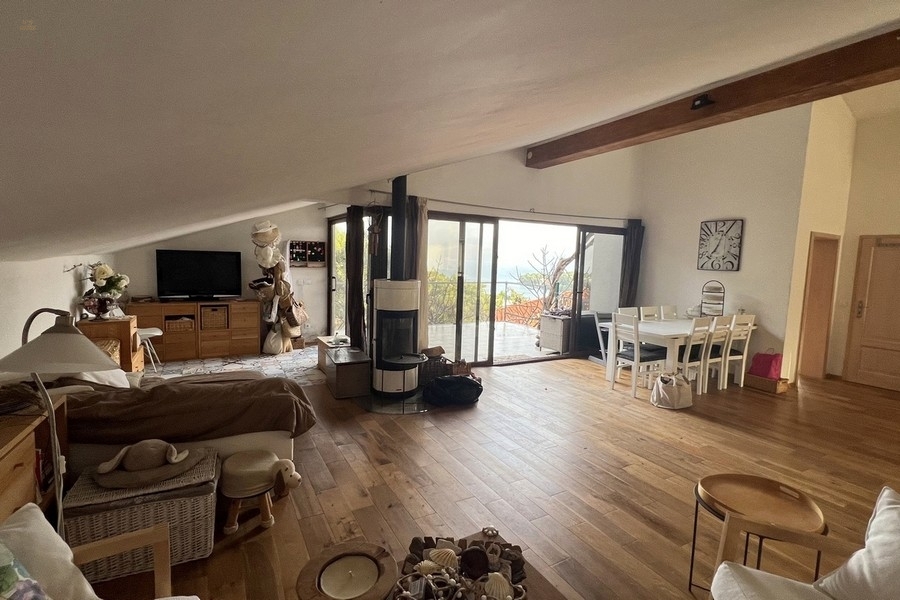 Thumbnail von Charmantes Haus mit vier Wohnungen und Meerblick