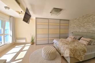 Thumbnail von Villa moderne avec une magnifique vue panoramique sur la mer et une piscine à débordement