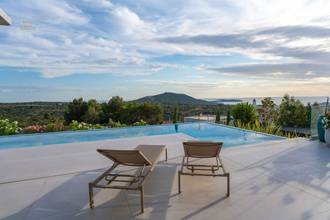Thumbnail von Moderne Villa mit Infinity-Pool und Panorama-Meerblick