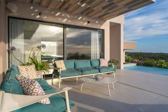 Thumbnail von Moderne Villa mit Infinity-Pool und Panorama-Meerblick