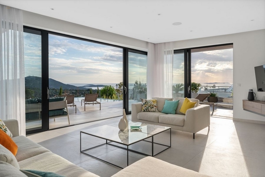 Thumbnail von Moderne Villa mit Infinity-Pool und Panorama-Meerblick