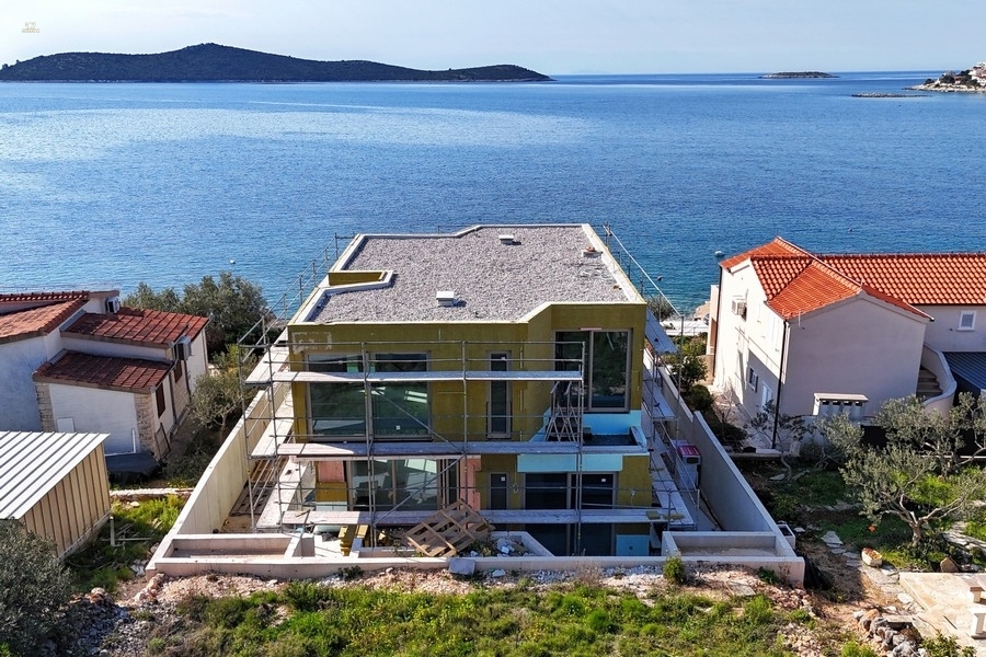 Thumbnail von Moderne Neubau-Villa in der 1. Reihe zum Meer, Region Rogoznica