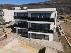 Thumbnail von Modernes Neubau-Appartement mit wunderschönem Meerblick, Garten und privatem Pool