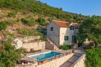 Thumbnail von Mediterranes Steinhaus mit Swimmingpool und Meerblick