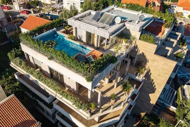 Luxuriöses Penthouse  mit Swimmingpool auf der Dachterrasse