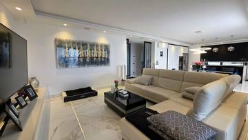 Thumbnail von Moderne Villa mit Swimmingpool und Meerblick