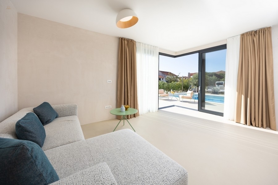 Thumbnail von Moderne Villa mit Swimmingpool, Dachterrasse und Meerblick