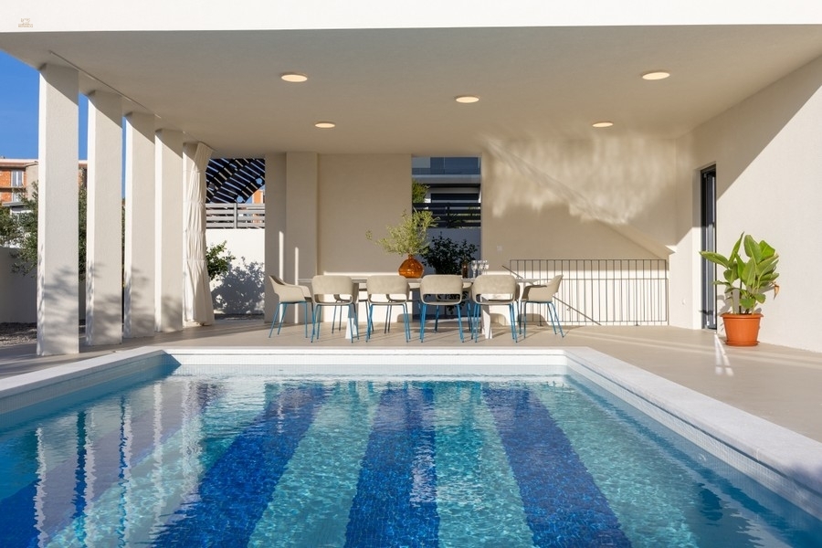 Thumbnail von Moderne Villa mit Swimmingpool, Dachterrasse und Meerblick