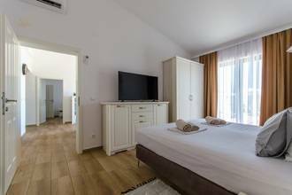 Thumbnail von Bungalow mit Swimmingpool und Meerblick