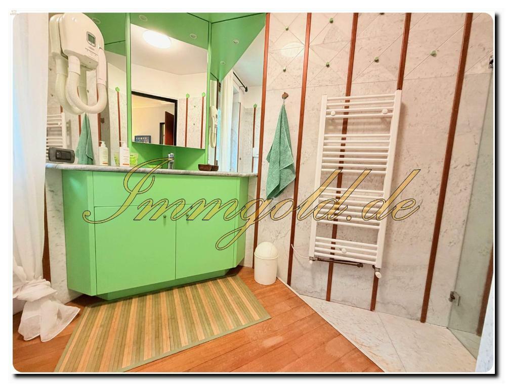 Thumbnail von Immogold Lago Maggiore Aparte Eck-Villa inkl. Garten und Seeblick