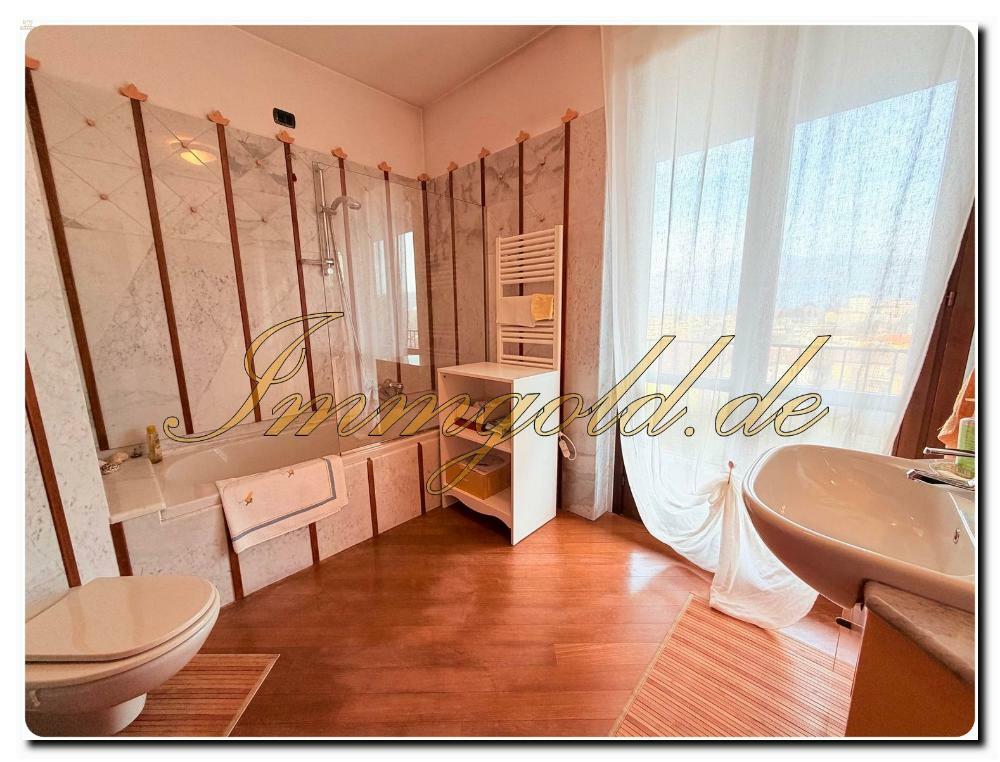 Thumbnail von Immogold Lago Maggiore Aparte Eck-Villa inkl. Garten und Seeblick