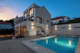 Thumbnail von Moderne Villa mit Pool nahe dem Meer