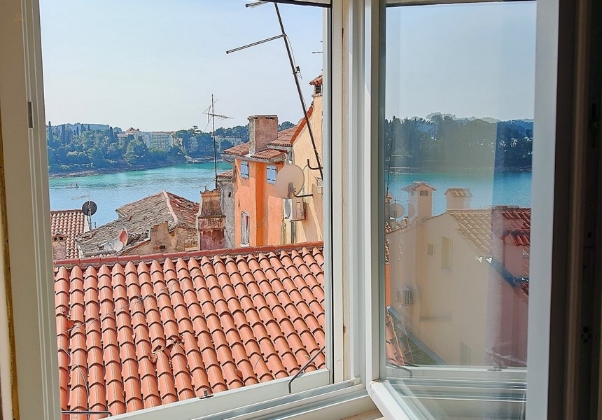 Thumbnail von Charmante Dachgeschosswohnung mit Galerie und schönem Meerblick