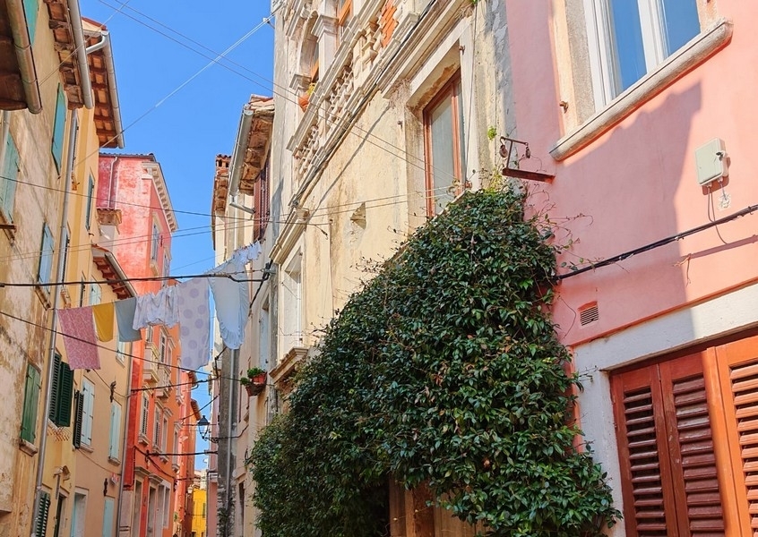 Thumbnail von Charmante Dachgeschosswohnung mit Galerie und schönem Meerblick