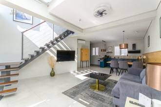 Thumbnail von Moderne Villa mit drei Wohneinheiten