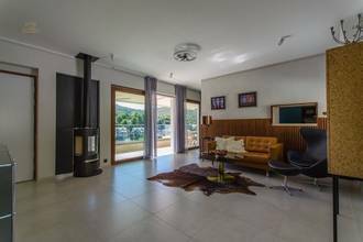 Thumbnail von Moderne Villa mit drei Wohneinheiten