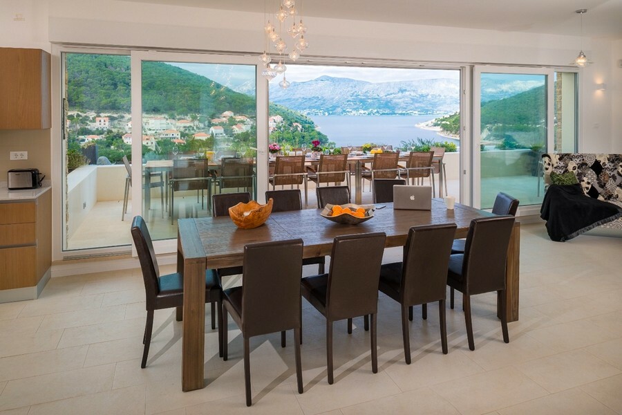 Thumbnail von Moderne Villa mit mediterranen Elementen und Panorama-Meerblick